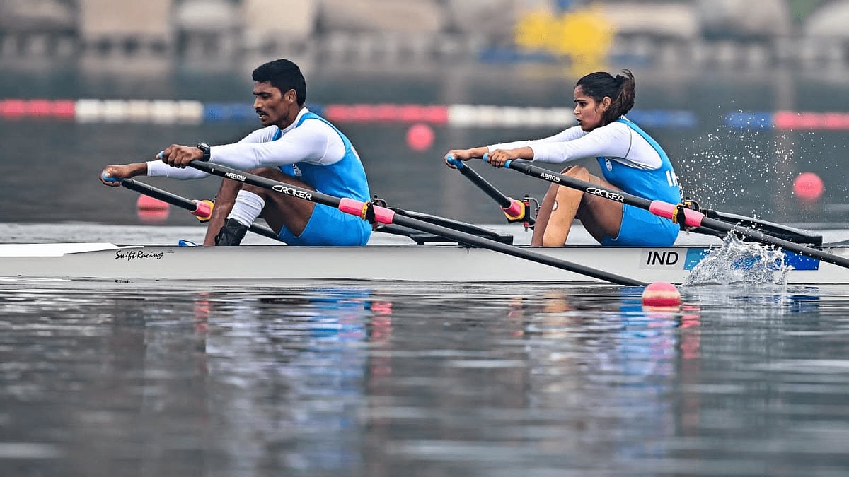 X/Rowing Federation of India : Anita and Narayana Kongannapalle in para rowing action.